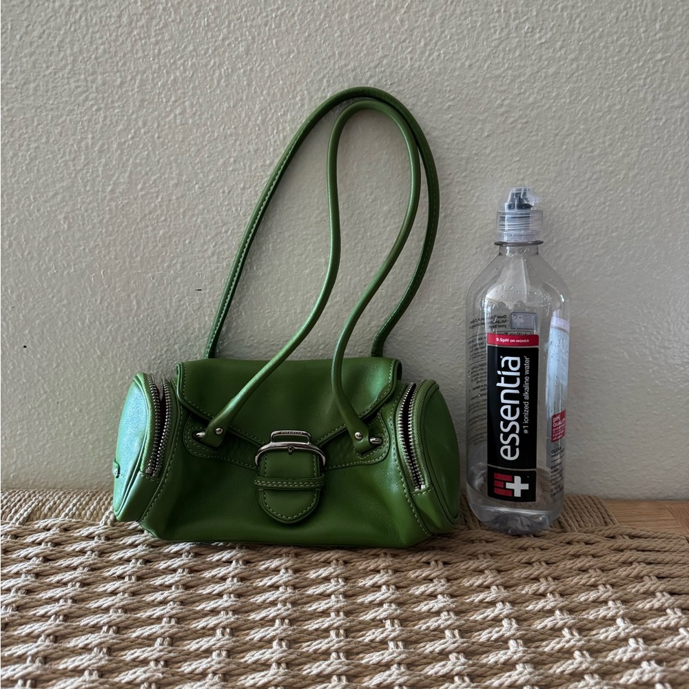 Cole Haan Purse 💚
8”W x 5”H x 3”D